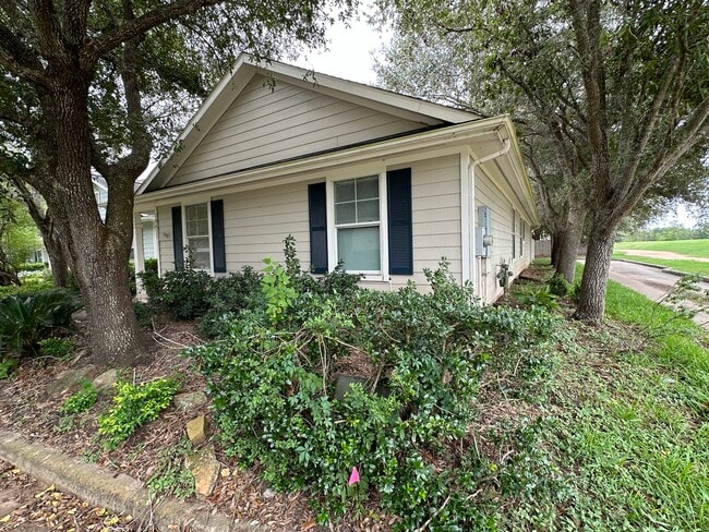 Building Photo - 10611 Cobblecreek Way