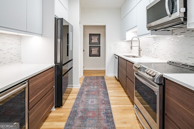 Building Photo - 2861 Dorby Close NE