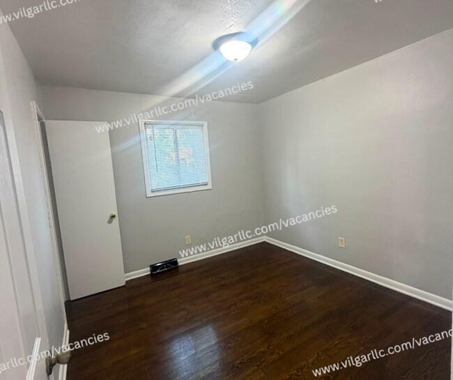 Building Photo - Newly updated 5 Bedrooms, 2- Bathroom Home