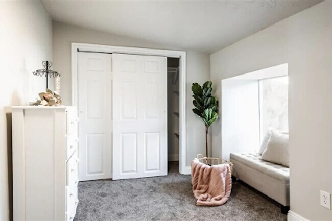 Building Photo - 437 N 700 W