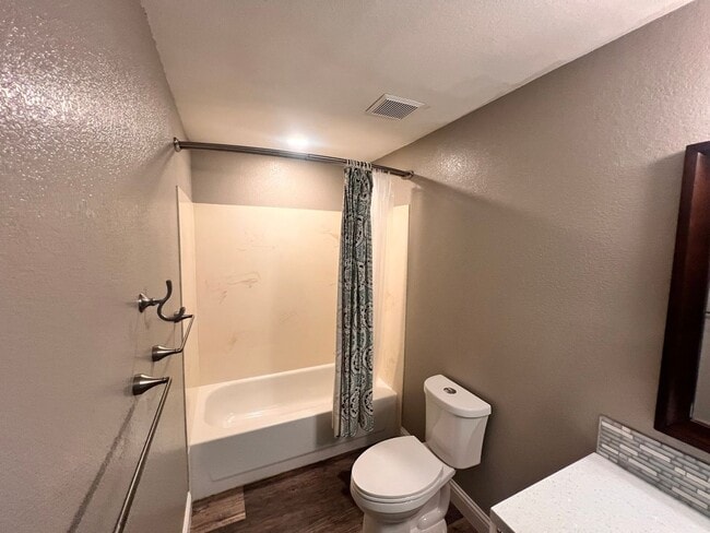 Building Photo - Nicely renovated 3 bedroom home!