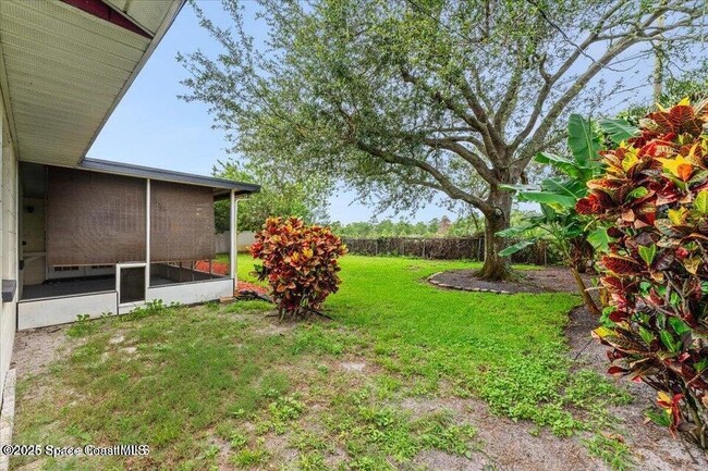 Building Photo - 1527 Spruce Rd