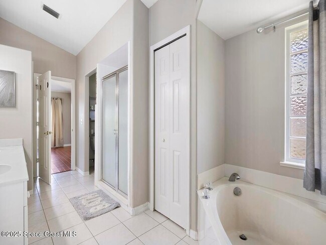 Building Photo - 1026 Blossom Dr