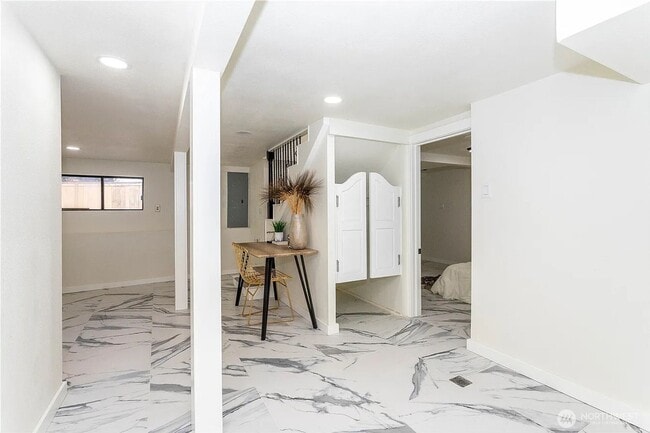 Building Photo - Beautifully Renovated 4-Bedroom Home in Desirable Arbor Heights!