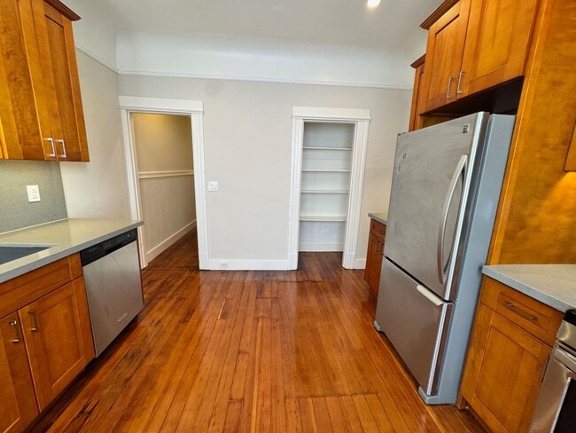 Building Photo - 523 Natoma St