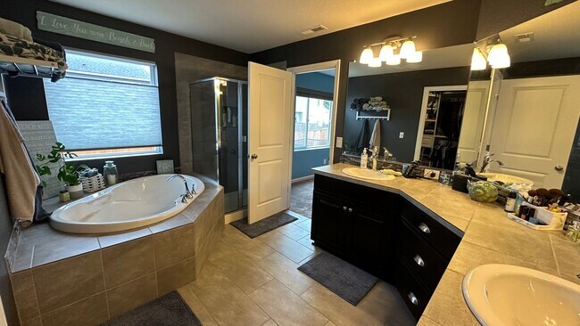Building Photo - Gorgeous Corner lot 4 bed home! Happy Vall...