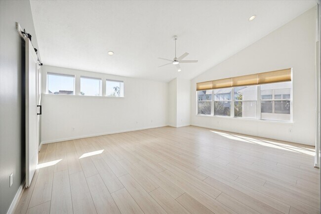 Building Photo - 5313 Lillian St