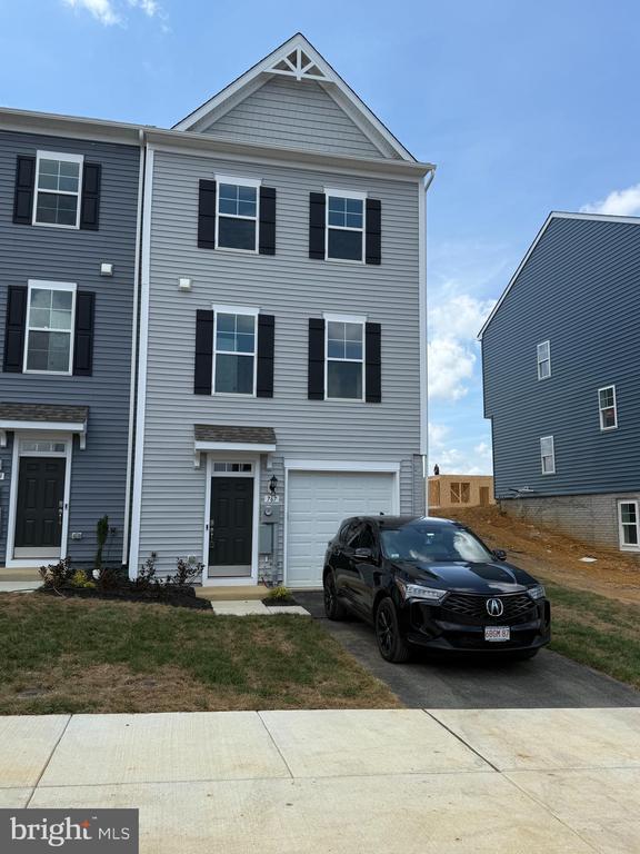 Primary Photo - 767 Lord Fairfax St