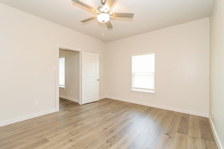 Building Photo - 1505 Woodwinds Dr