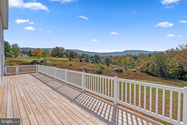 Building Photo - 100 Holiday Ct