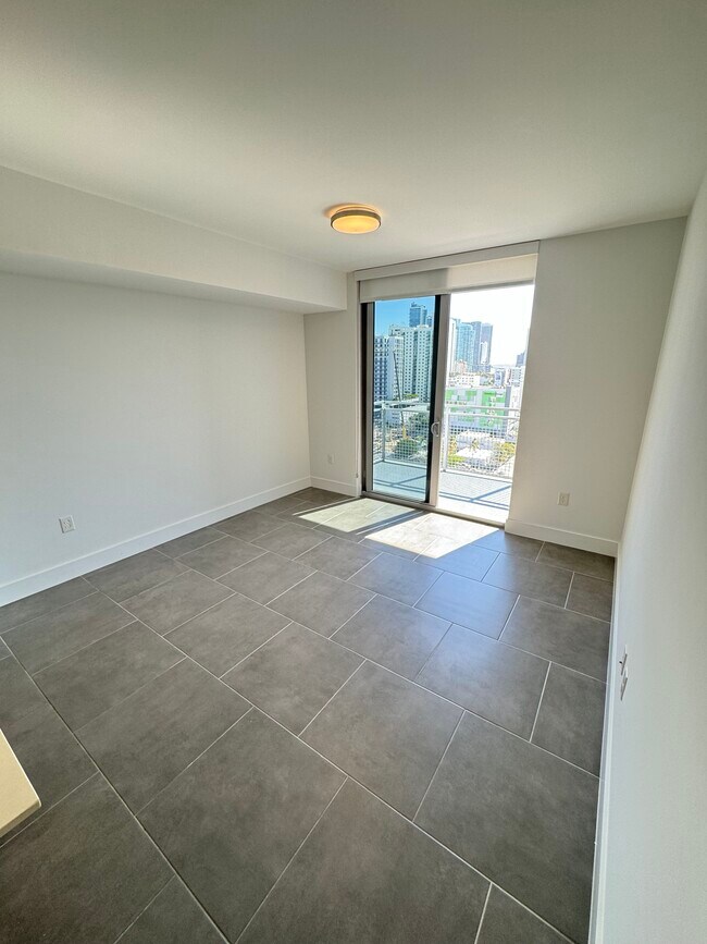 LIVING ROOM - 119 NE 20th St