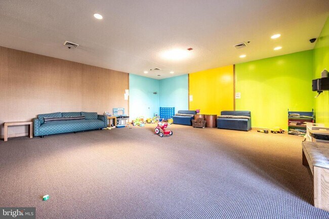 Building Photo - 3709 S George Mason Dr