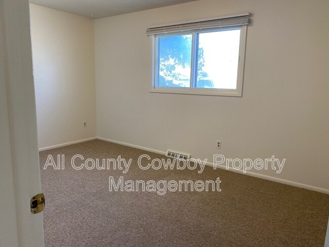 Building Photo - 1514 E Symons St