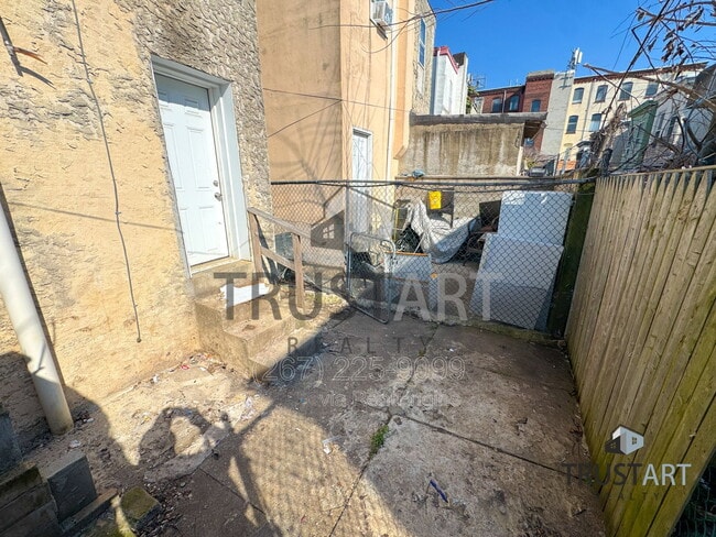 Building Photo - 2629 N Palethorp St