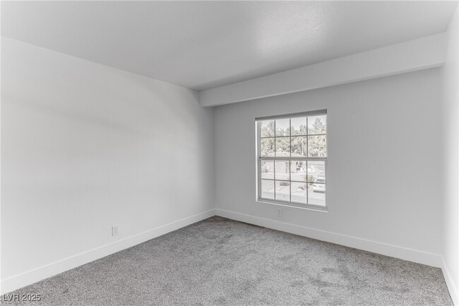 Building Photo - 2819 Briar Knoll Dr