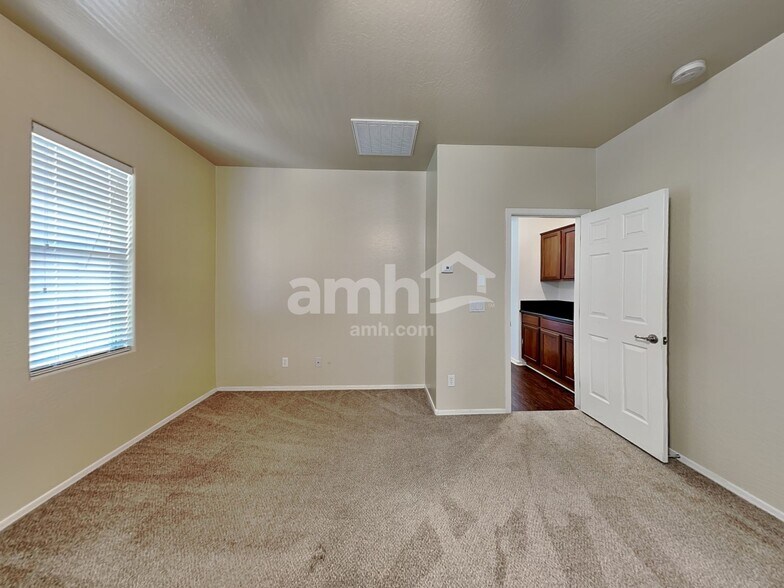 Building Photo - 5339 W Chisum Trl
