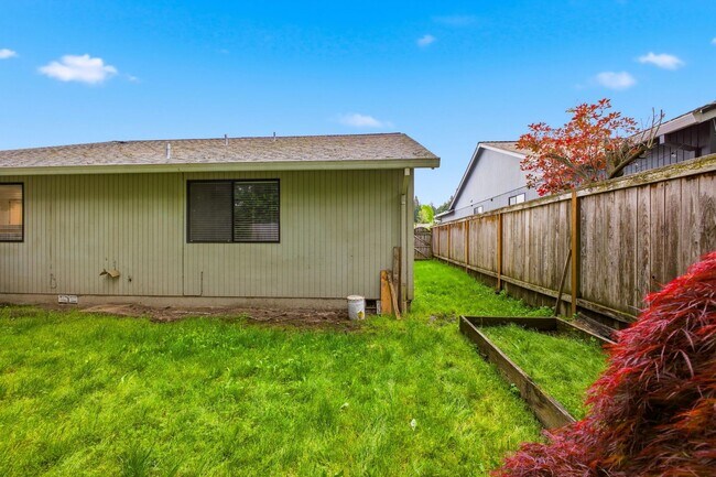 Building Photo - 17563 SW Granada Dr