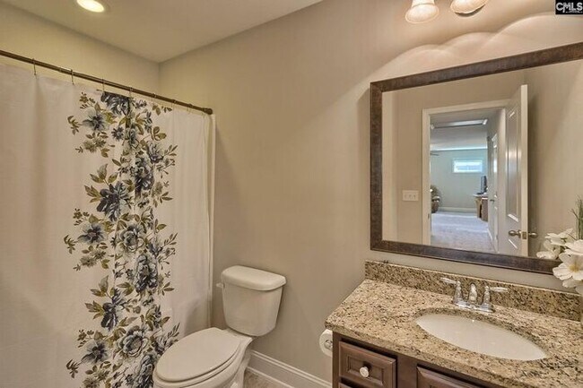 Building Photo - Spacious home for big families