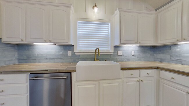 Building Photo - Gorgeous house in Harker Heights by the Stillhouse Hollow Lake