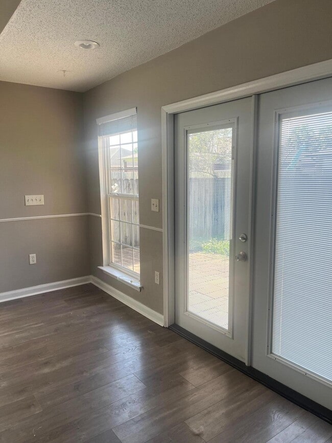 Building Photo - 9665 Leeward Way