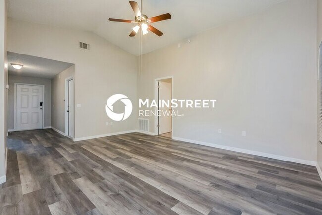 Building Photo - 3 Bedroom Pet-Friendly Home in KISSIMMEE, FL with Main Street Renewal