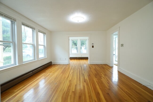 Building Photo - 98 Woodside Ave