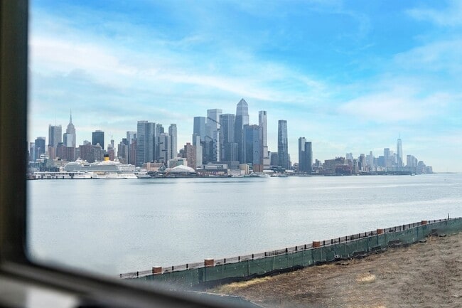 Building Photo - 26 Ave at Port Imperial