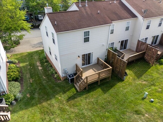 Building Photo - Modern Townhome in Prime Location - Christiansburg