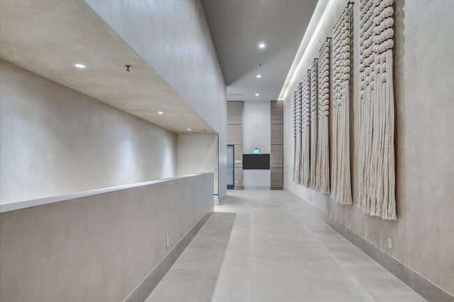 Building Photo - Luxury Elevated Living 1 Bed 1.5 Bath Condo at Skyline OC
