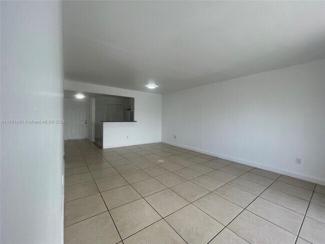 Building Photo - 15221 NE 6th Ave