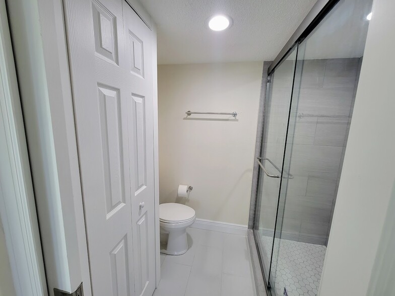 Building Photo - 500 Treasure Island Cswy