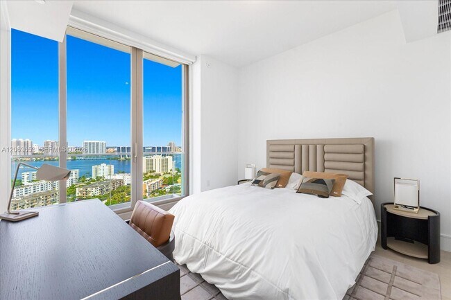 Building Photo - 17975 Collins Ave