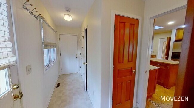 Building Photo - 2323 Ridgefield Dr