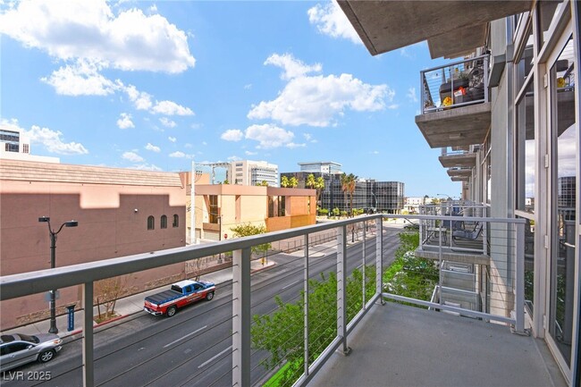 Building Photo - 353 E Bonneville Ave