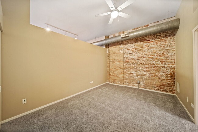 Building Photo - 1631 S Michigan Ave