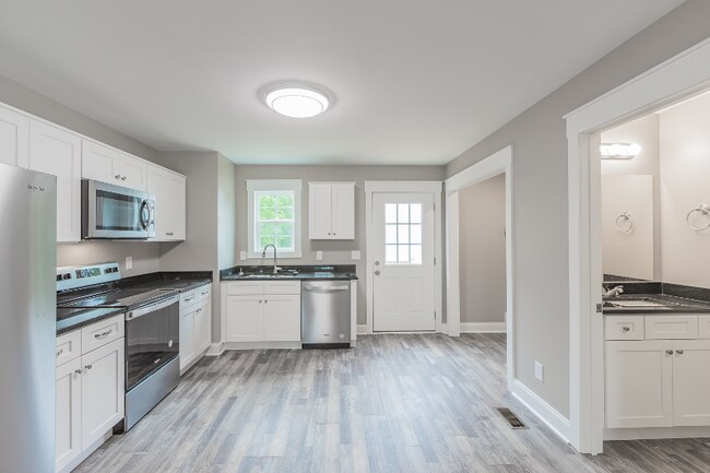 Building Photo - 3316 Chattanooga Rd