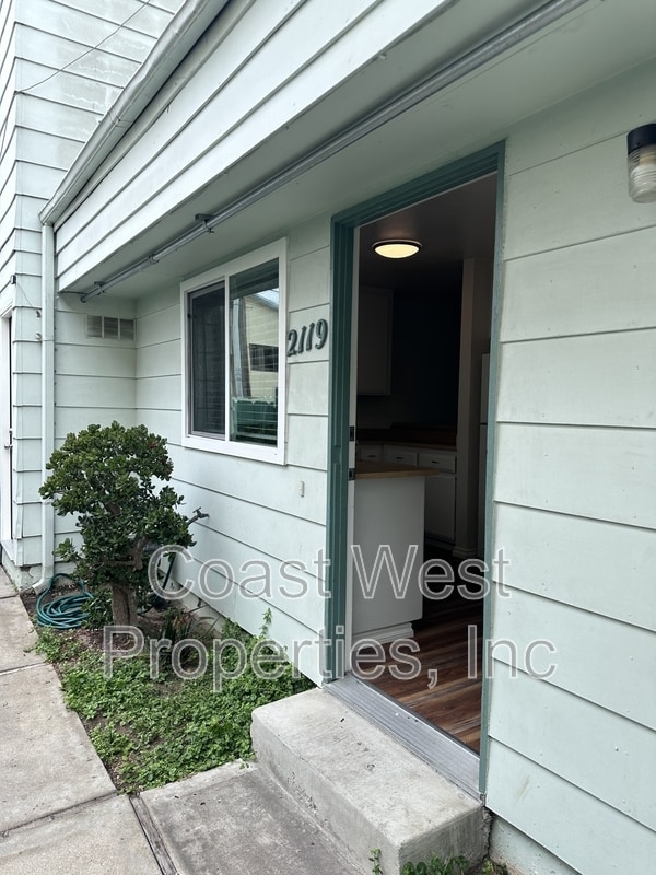 Primary Photo - 2119 Garnet Ave