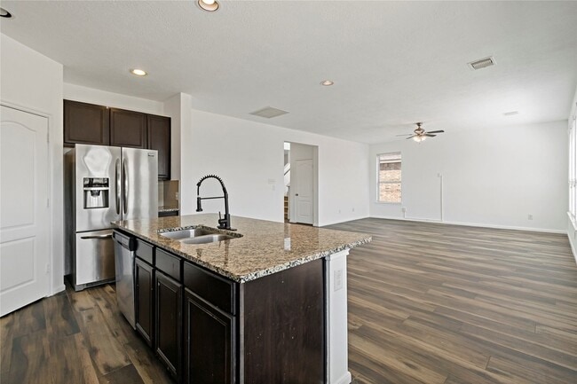 Building Photo - 25435 Autumn Woods Dr