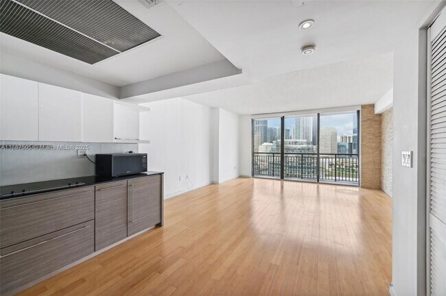 Building Photo - 540 Brickell Key Dr