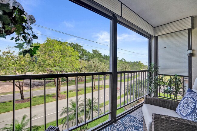 Building Photo - 2400 Deer Creek Country Club Blvd