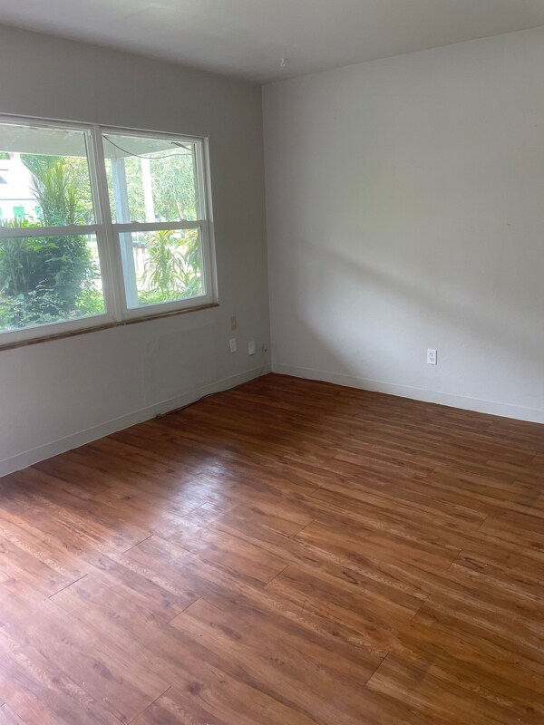 Building Photo - 1701 Wilton Ave