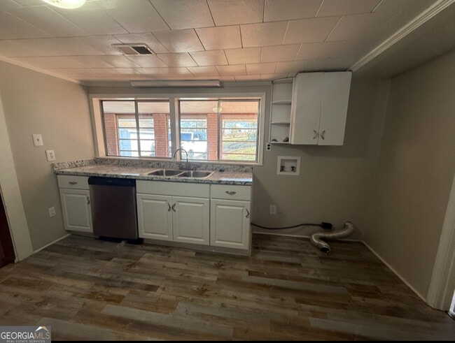 Building Photo - 10416 Lavonia Rd