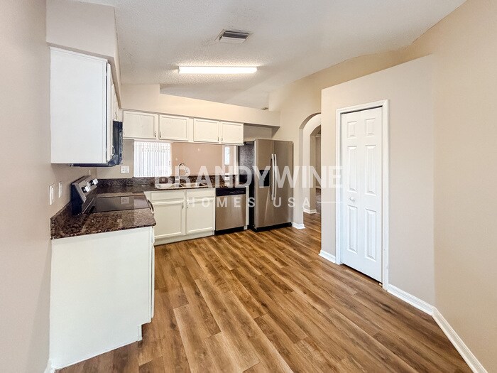 Building Photo - 11750 Lynmoor Dr