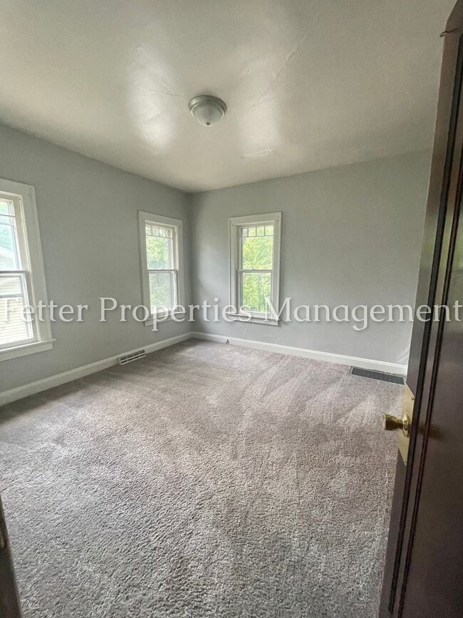 Building Photo - Spacious & Newly Renovated!!!