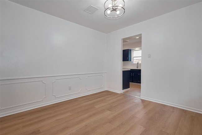 Building Photo - 25303 Lynbriar Ln