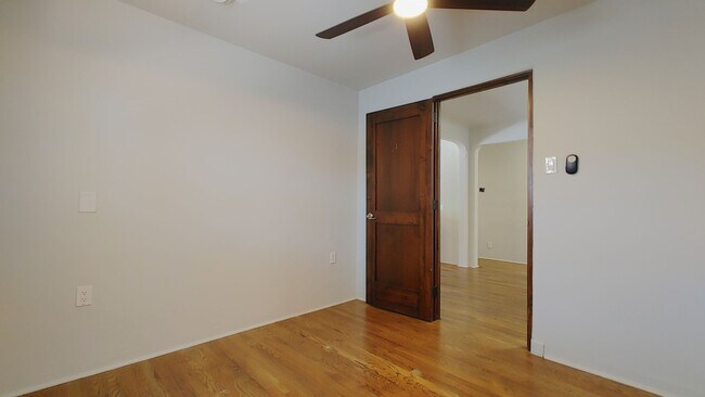 Building Photo - 808 Vassar Dr NE