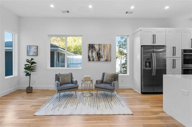 Building Photo - 147 Hutchinson St NE