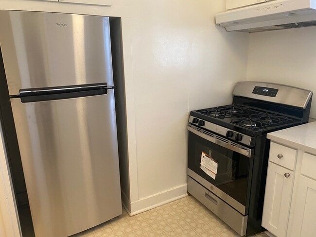 New Stainless Steel Appliances - 2518 N St