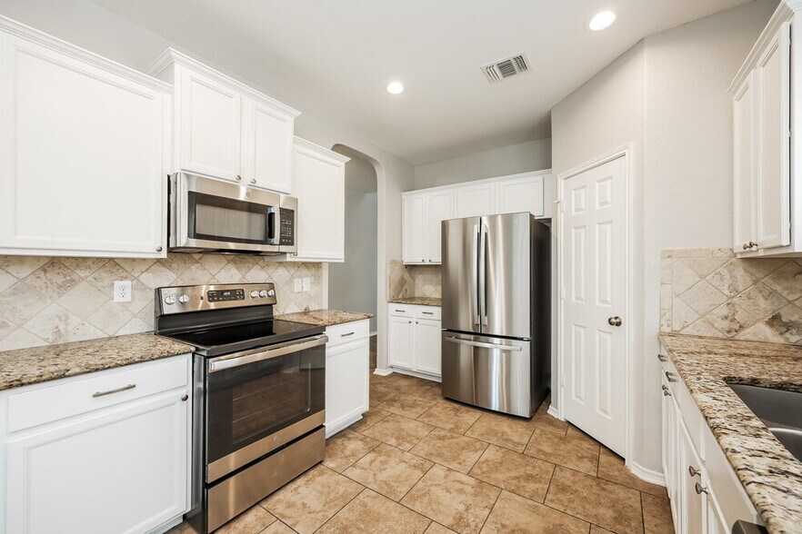 Building Photo - 8434 Cedar Meadows