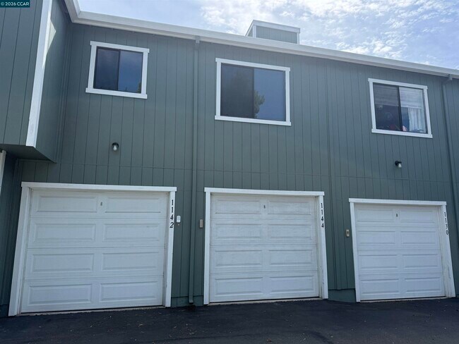 Building Photo - 1144 Maywood Ln